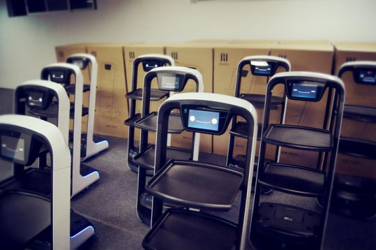 諄勤嵌入式硬件產(chǎn)品攜手服務(wù)機器人，為餐飲業(yè)注入新動力